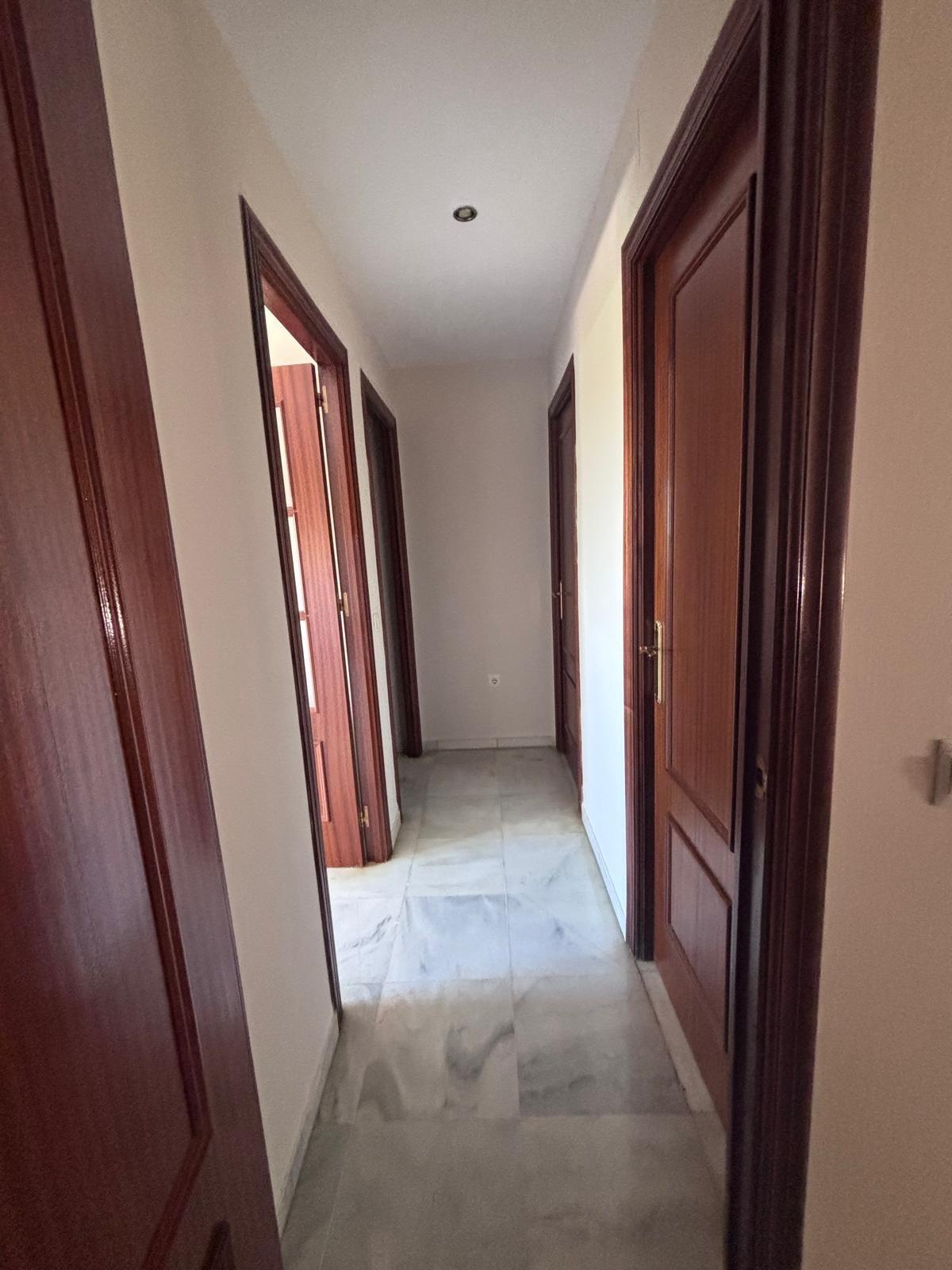 BONITO PISO EN ENTREPARQUES II.  ¡PARA ENTRAR A VIVIR! INCLUYE PLAZA DE PARKING Y AMPLIO TRASTERO EN SUBTERRÁNEO.