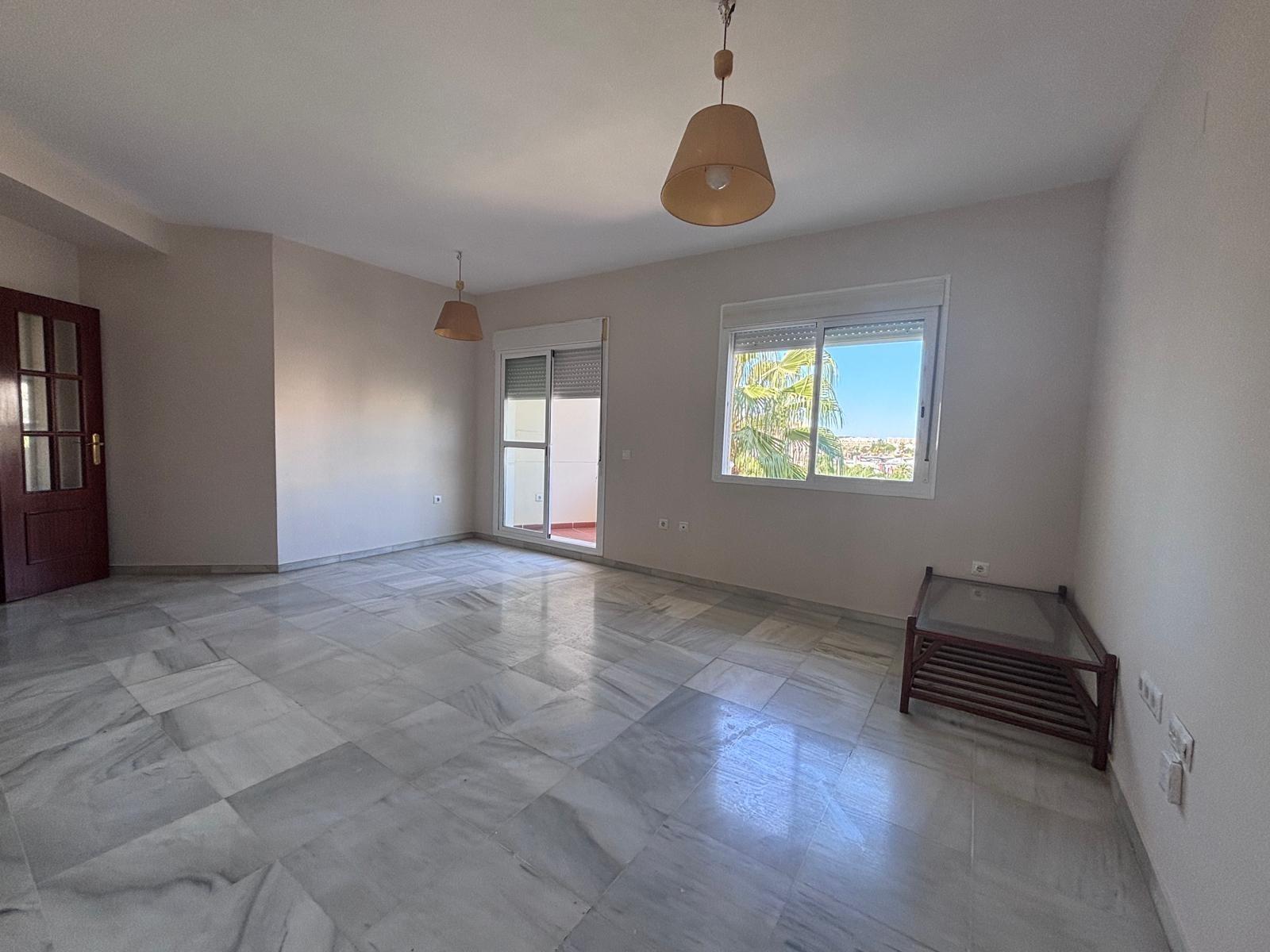 BONITO PISO EN ENTREPARQUES II.  ¡PARA ENTRAR A VIVIR! INCLUYE PLAZA DE PARKING Y AMPLIO TRASTERO EN SUBTERRÁNEO.