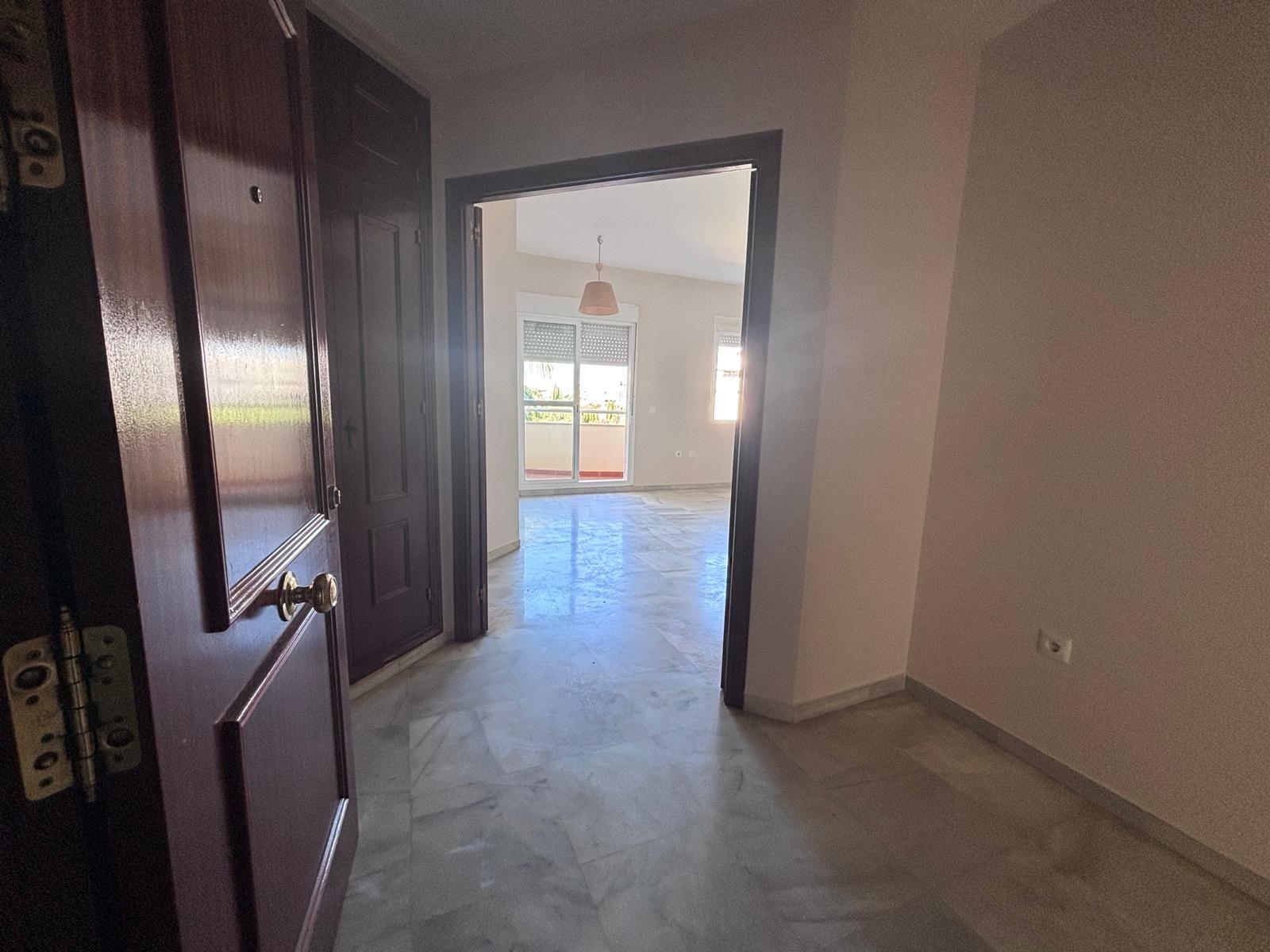 BONITO PISO EN ENTREPARQUES II.  ¡PARA ENTRAR A VIVIR! INCLUYE PLAZA DE PARKING Y AMPLIO TRASTERO EN SUBTERRÁNEO.