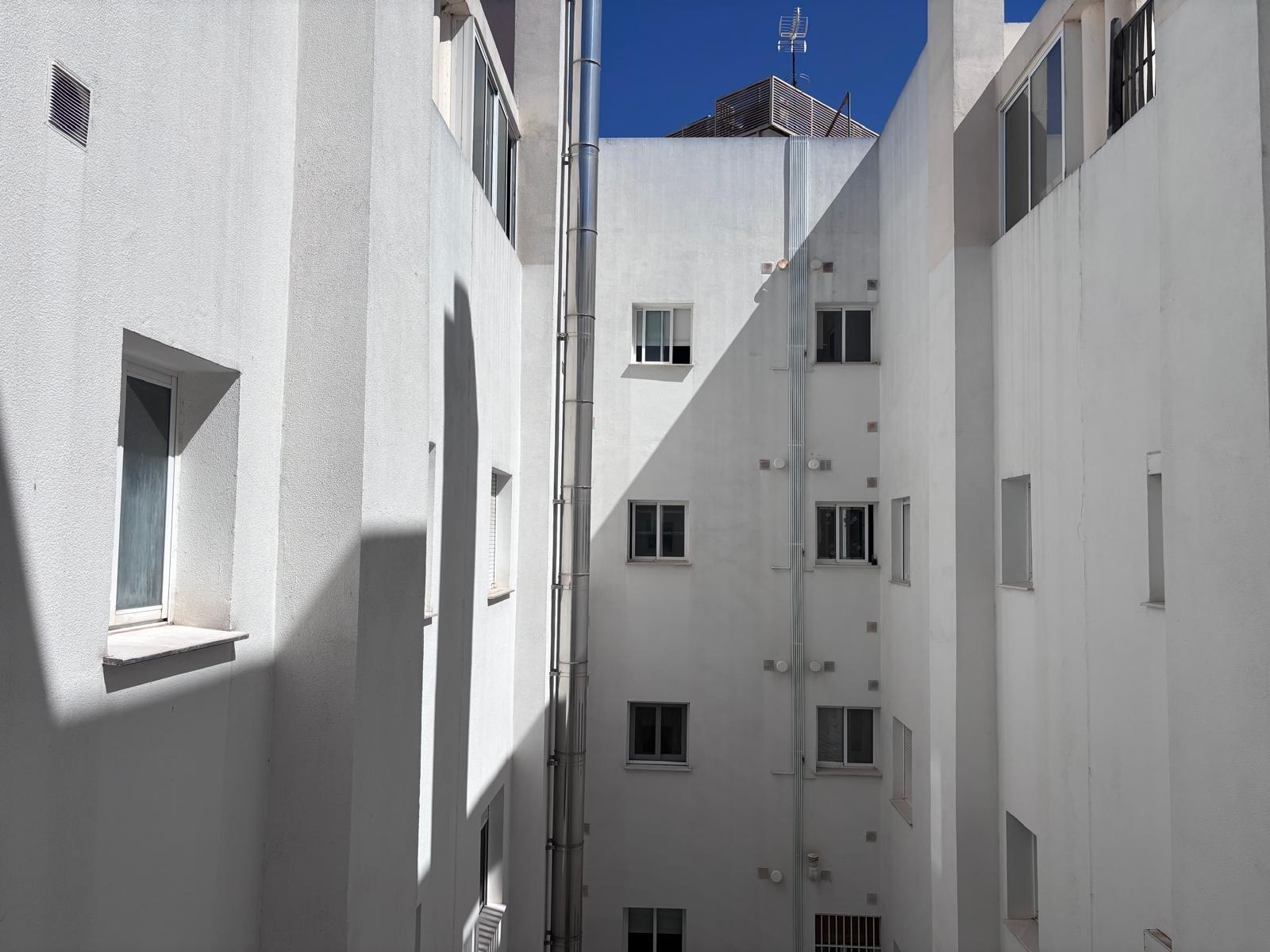 BONITO PISO EN ENTREPARQUES II.  ¡PARA ENTRAR A VIVIR! INCLUYE PLAZA DE PARKING Y AMPLIO TRASTERO EN SUBTERRÁNEO.