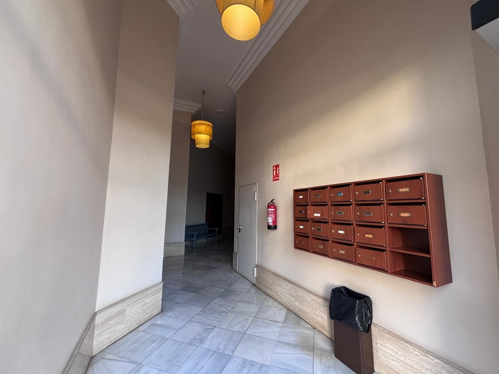 BONITO PISO EN ENTREPARQUES II.  ¡PARA ENTRAR A VIVIR! INCLUYE PLAZA DE PARKING Y AMPLIO TRASTERO EN SUBTERRÁNEO.