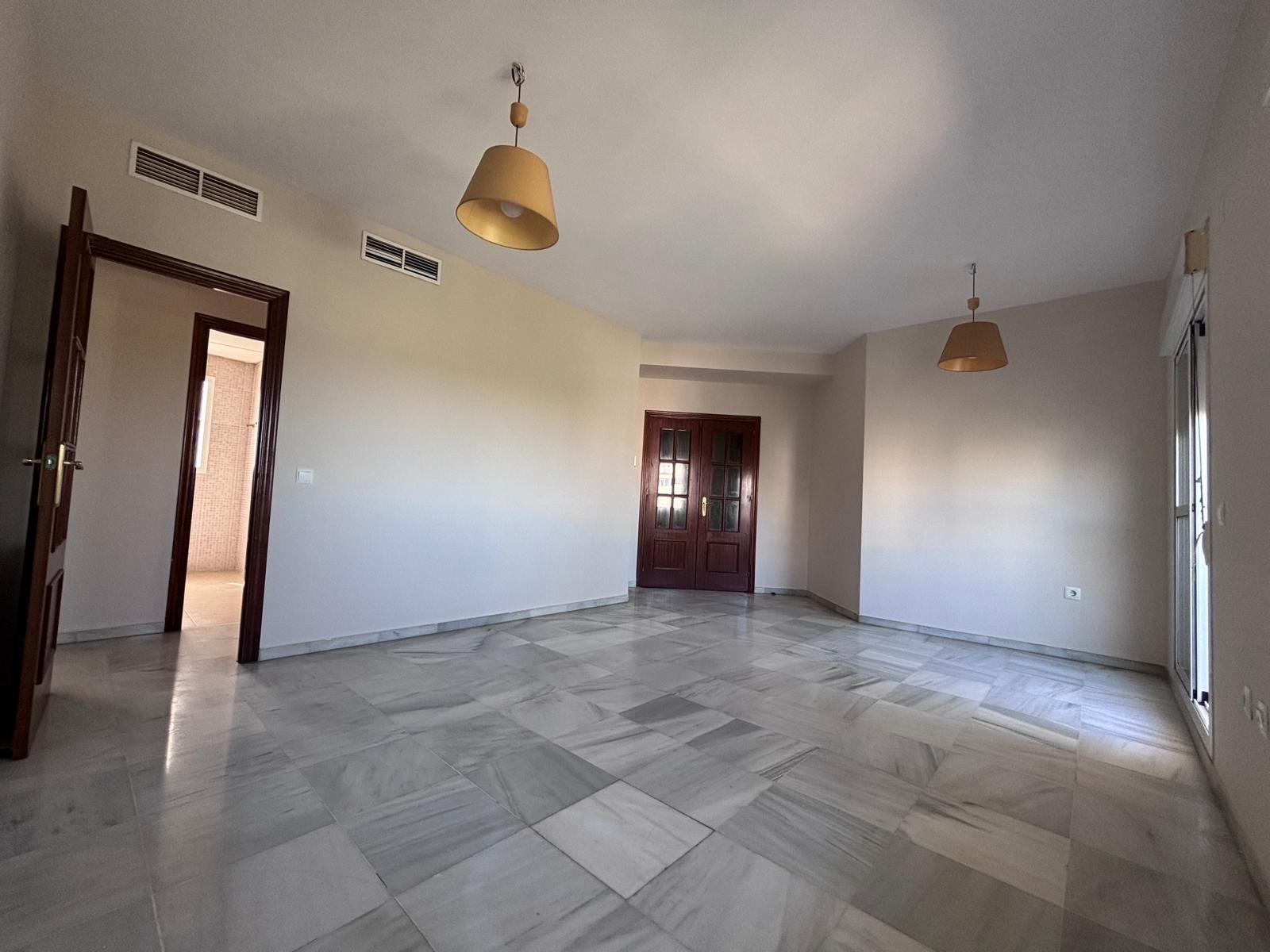 BONITO PISO EN ENTREPARQUES II.  ¡PARA ENTRAR A VIVIR! INCLUYE PLAZA DE PARKING Y AMPLIO TRASTERO EN SUBTERRÁNEO.