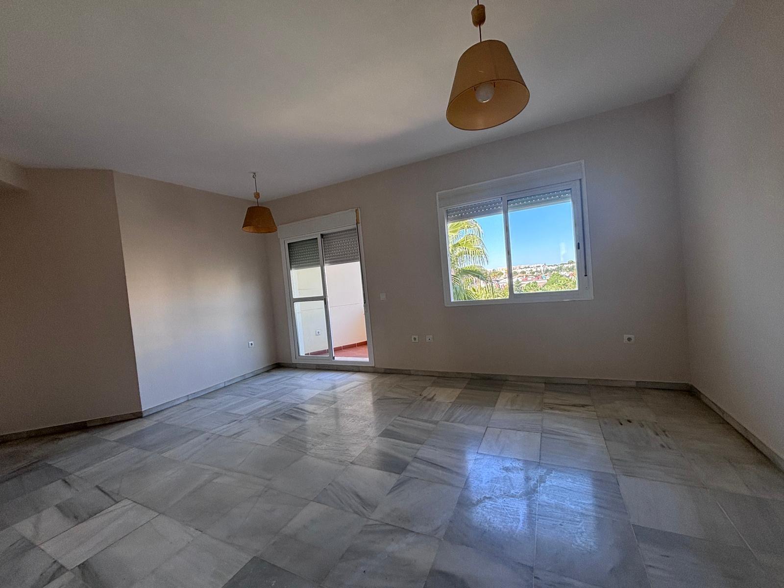 BONITO PISO EN ENTREPARQUES II.  ¡PARA ENTRAR A VIVIR! INCLUYE PLAZA DE PARKING Y AMPLIO TRASTERO EN SUBTERRÁNEO.