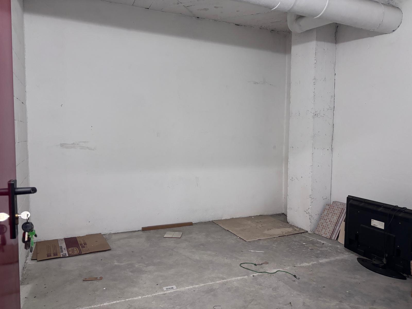 BONITO PISO EN ENTREPARQUES II.  ¡PARA ENTRAR A VIVIR! INCLUYE PLAZA DE PARKING Y AMPLIO TRASTERO EN SUBTERRÁNEO.