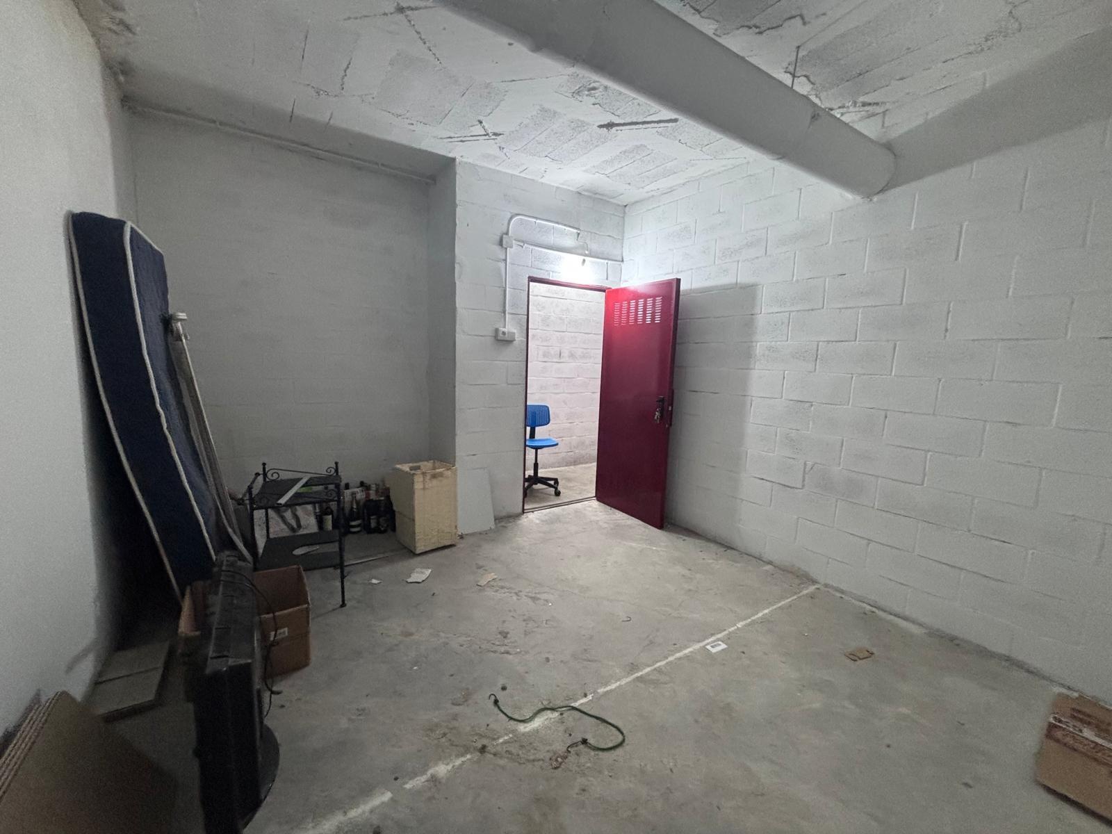 BONITO PISO EN ENTREPARQUES II.  ¡PARA ENTRAR A VIVIR! INCLUYE PLAZA DE PARKING Y AMPLIO TRASTERO EN SUBTERRÁNEO.