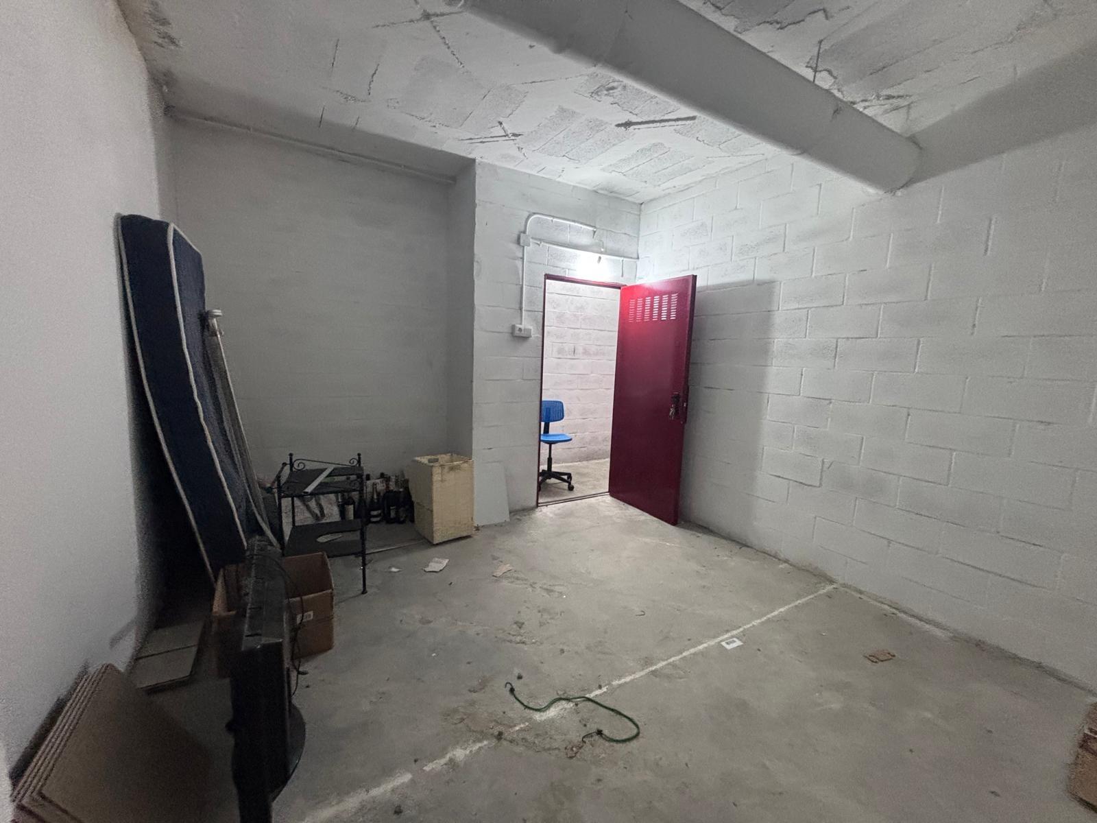 BONITO PISO EN ENTREPARQUES II.  ¡PARA ENTRAR A VIVIR! INCLUYE PLAZA DE PARKING Y AMPLIO TRASTERO EN SUBTERRÁNEO.