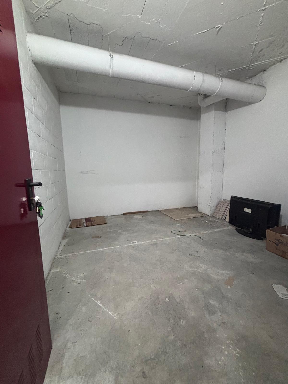 BONITO PISO EN ENTREPARQUES II.  ¡PARA ENTRAR A VIVIR! INCLUYE PLAZA DE PARKING Y AMPLIO TRASTERO EN SUBTERRÁNEO.