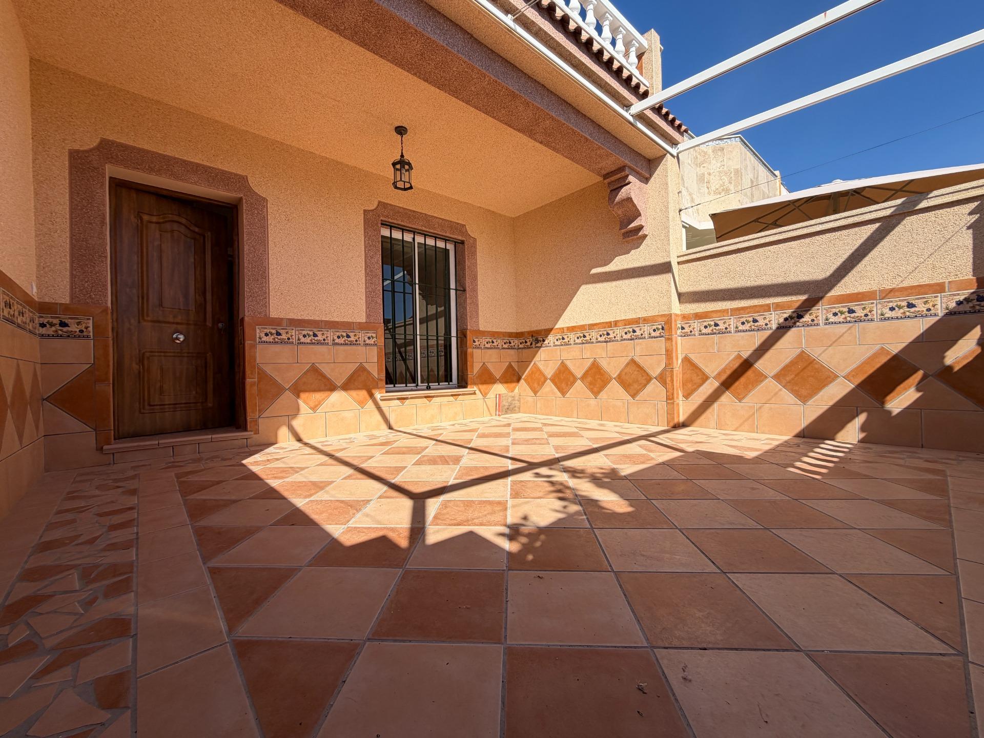 CASA UNIFAMILIAR EN GUADALCACÍN TOTALMENTE REFORMADA