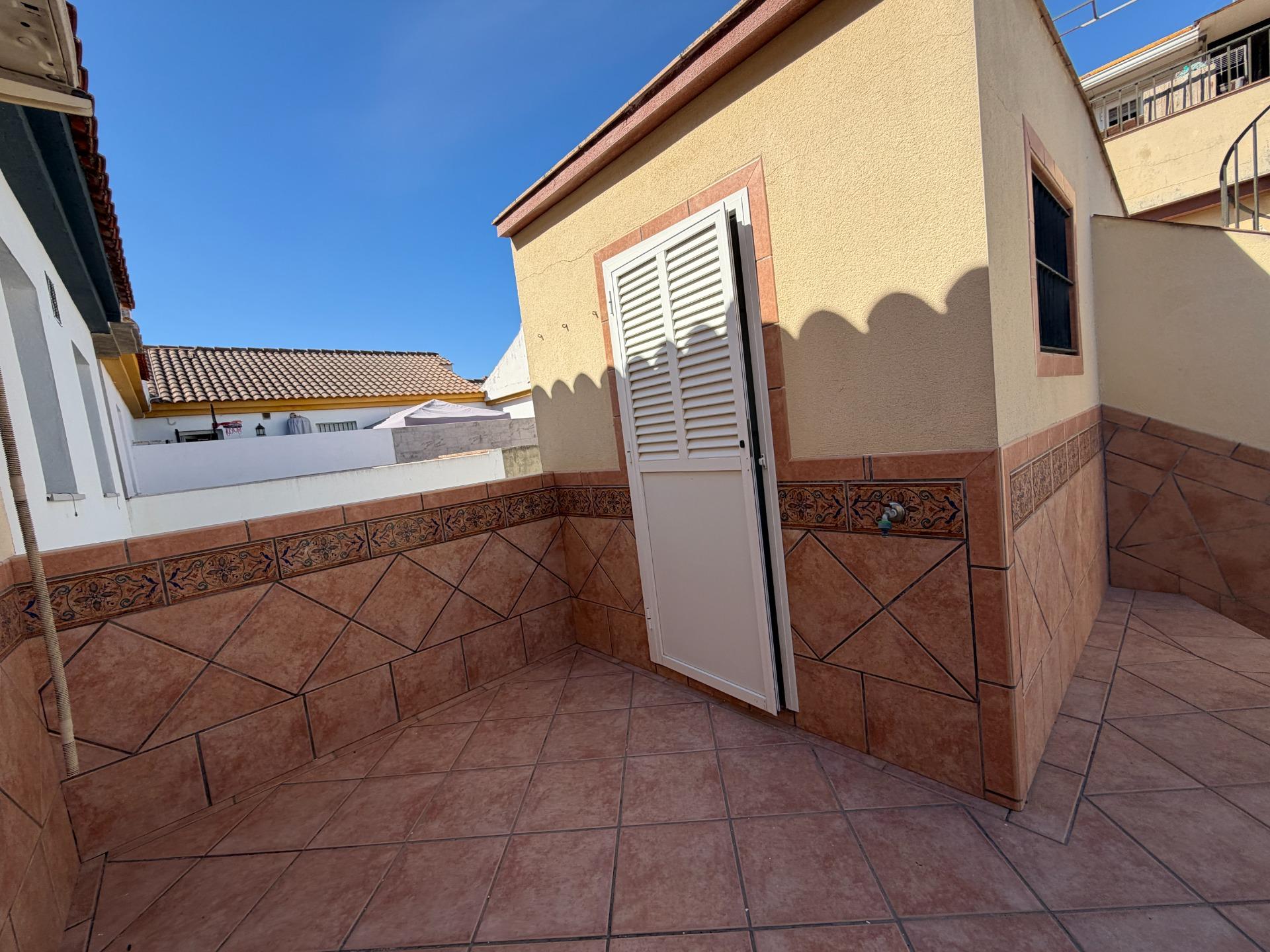 CASA UNIFAMILIAR EN GUADALCACÍN TOTALMENTE REFORMADA