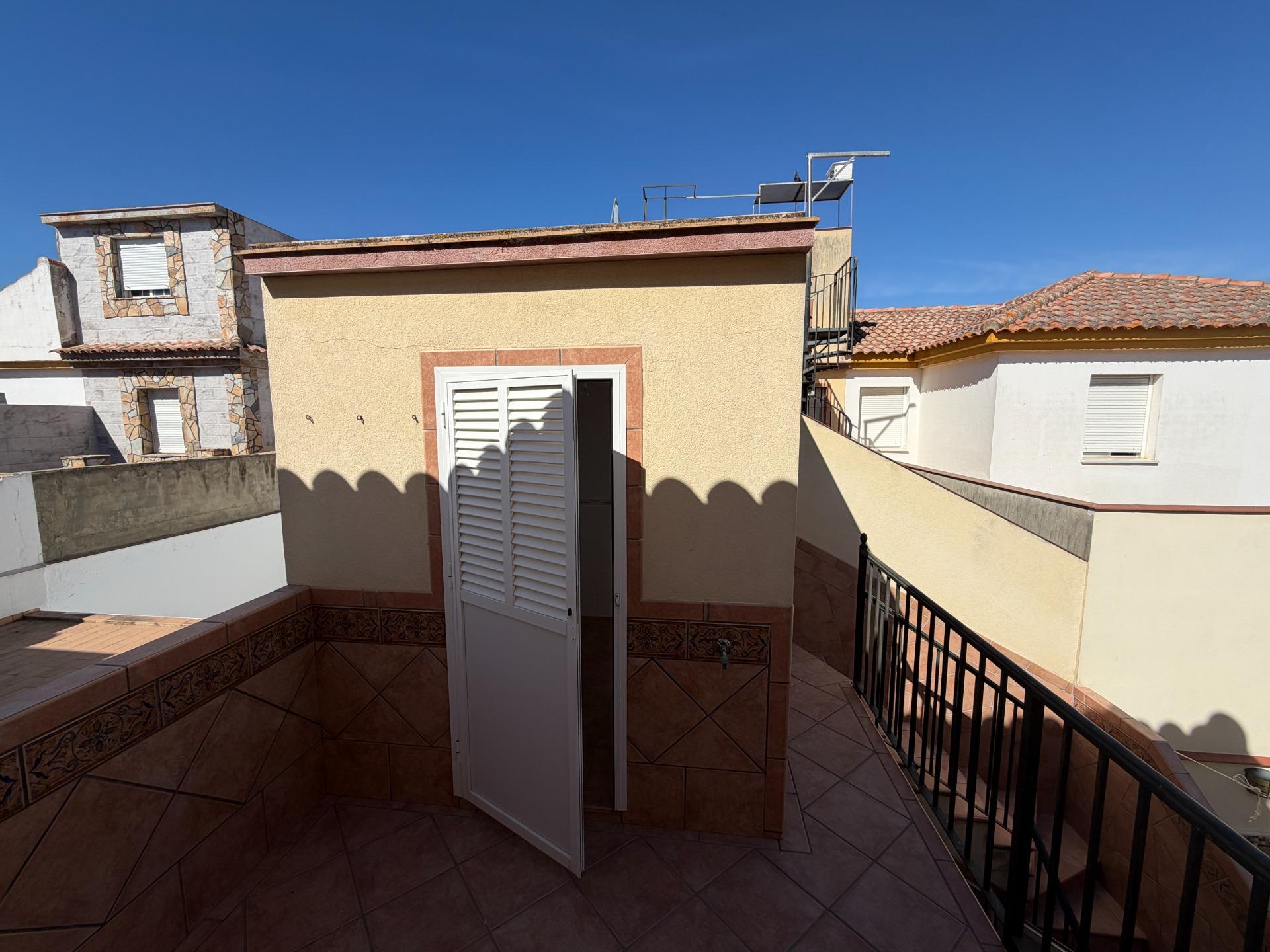 CASA UNIFAMILIAR EN GUADALCACÍN TOTALMENTE REFORMADA