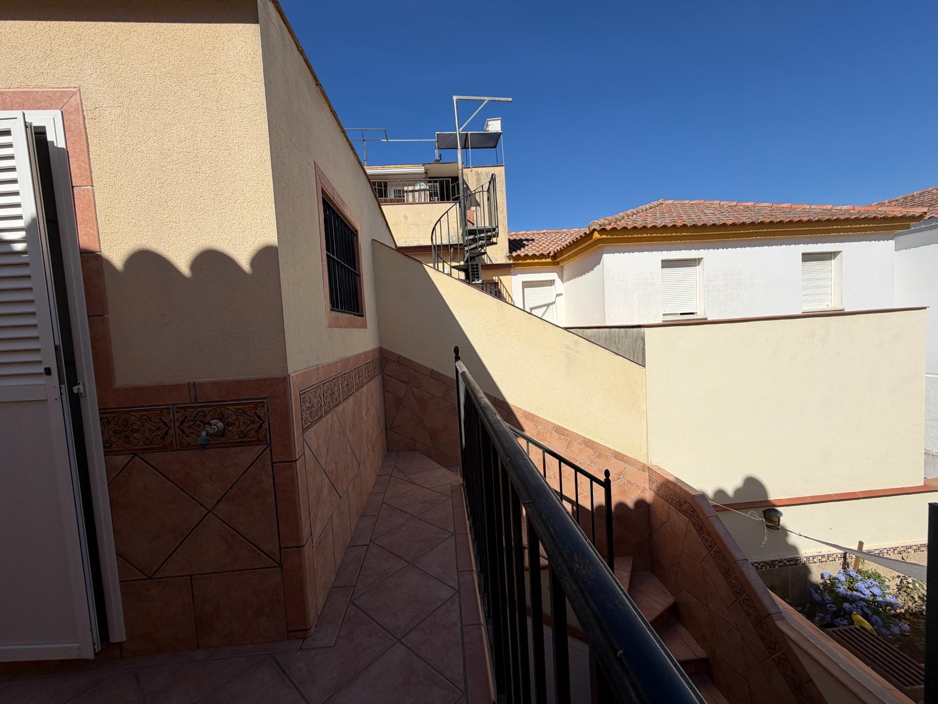 CASA UNIFAMILIAR EN GUADALCACÍN TOTALMENTE REFORMADA