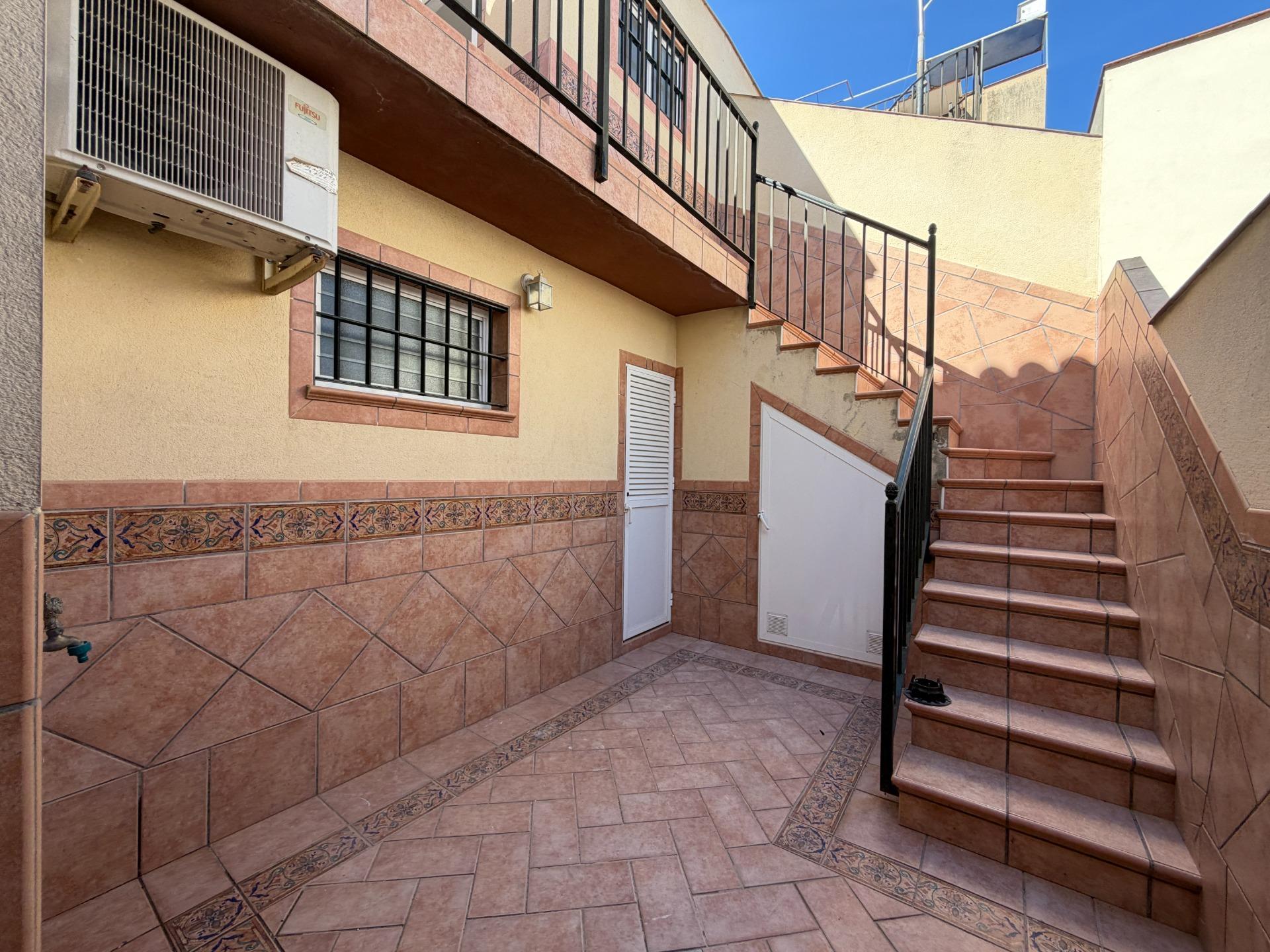 CASA UNIFAMILIAR EN GUADALCACÍN TOTALMENTE REFORMADA