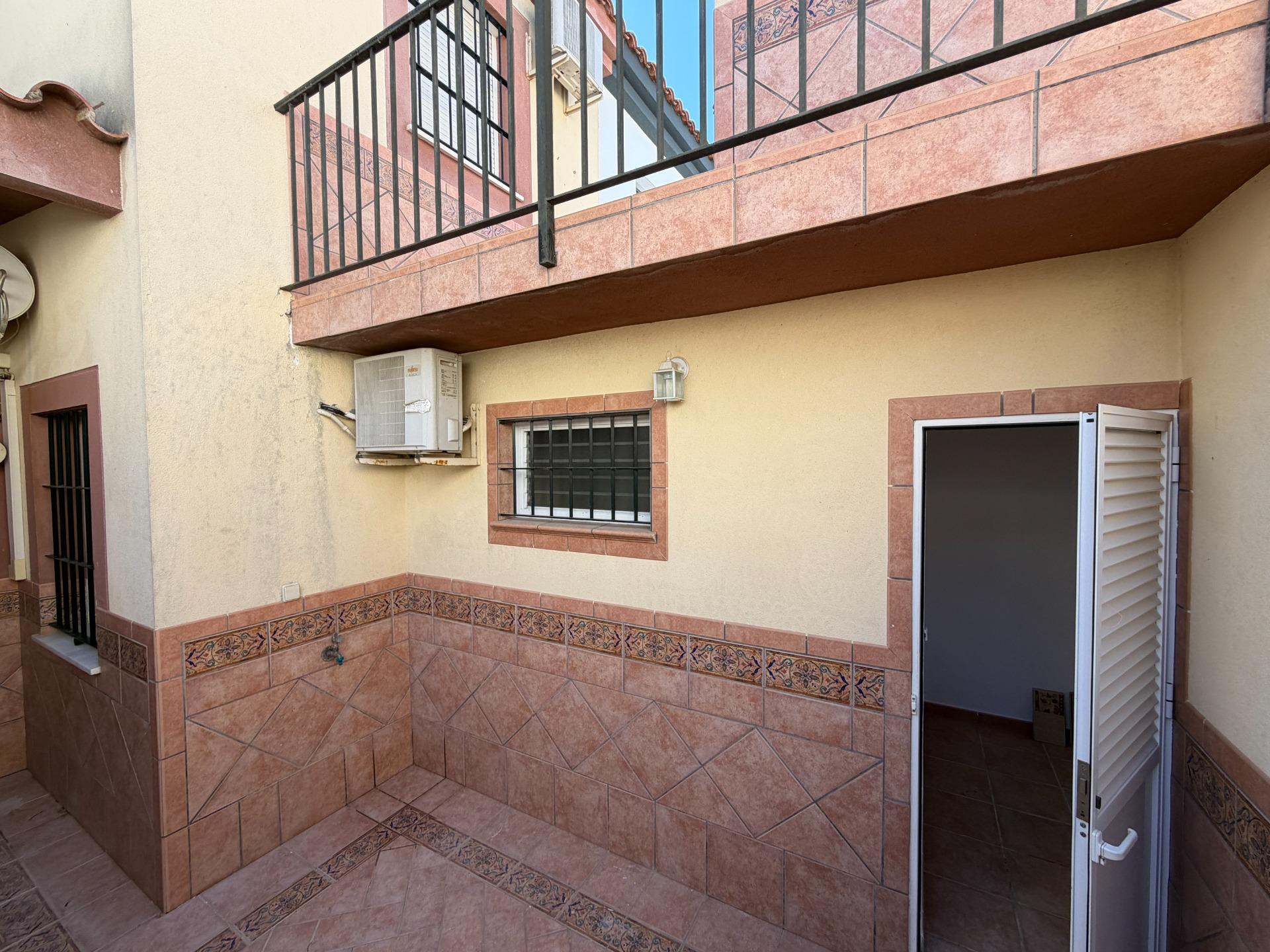 CASA UNIFAMILIAR EN GUADALCACÍN TOTALMENTE REFORMADA
