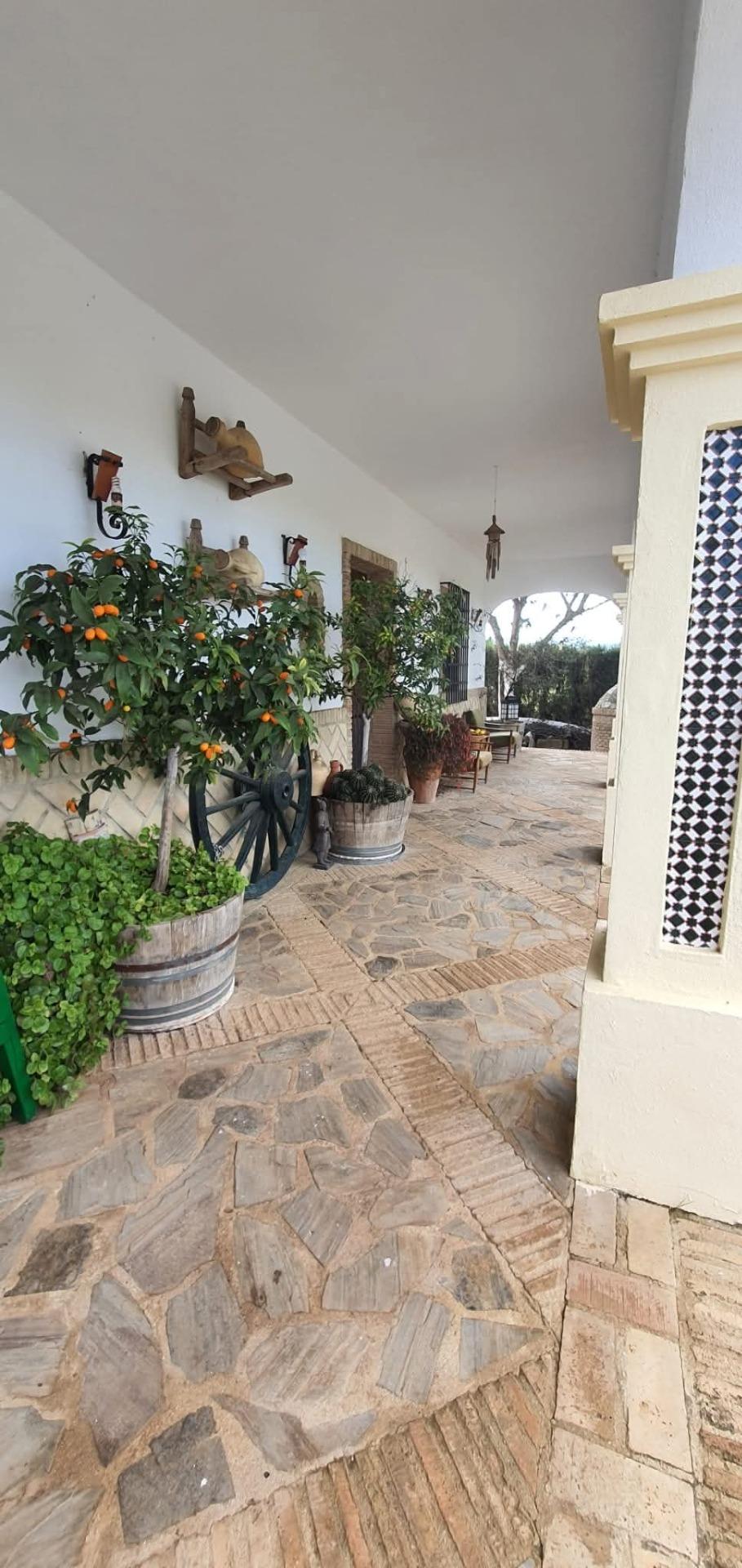 Encantadora Casa con Piscina cerca de puerto serrano - ¡Listo para Entrar a Vivir!