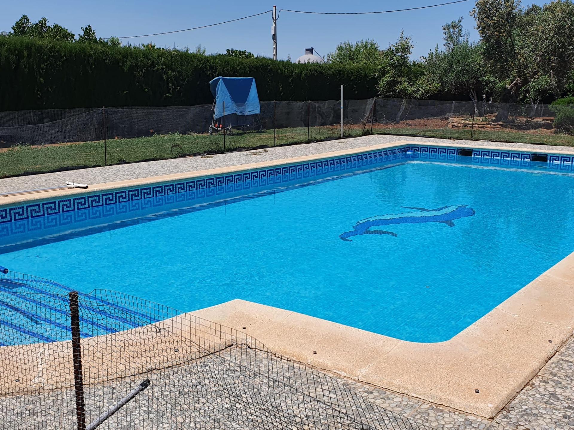 Encantadora Casa con Piscina cerca de puerto serrano - ¡Listo para Entrar a Vivir!