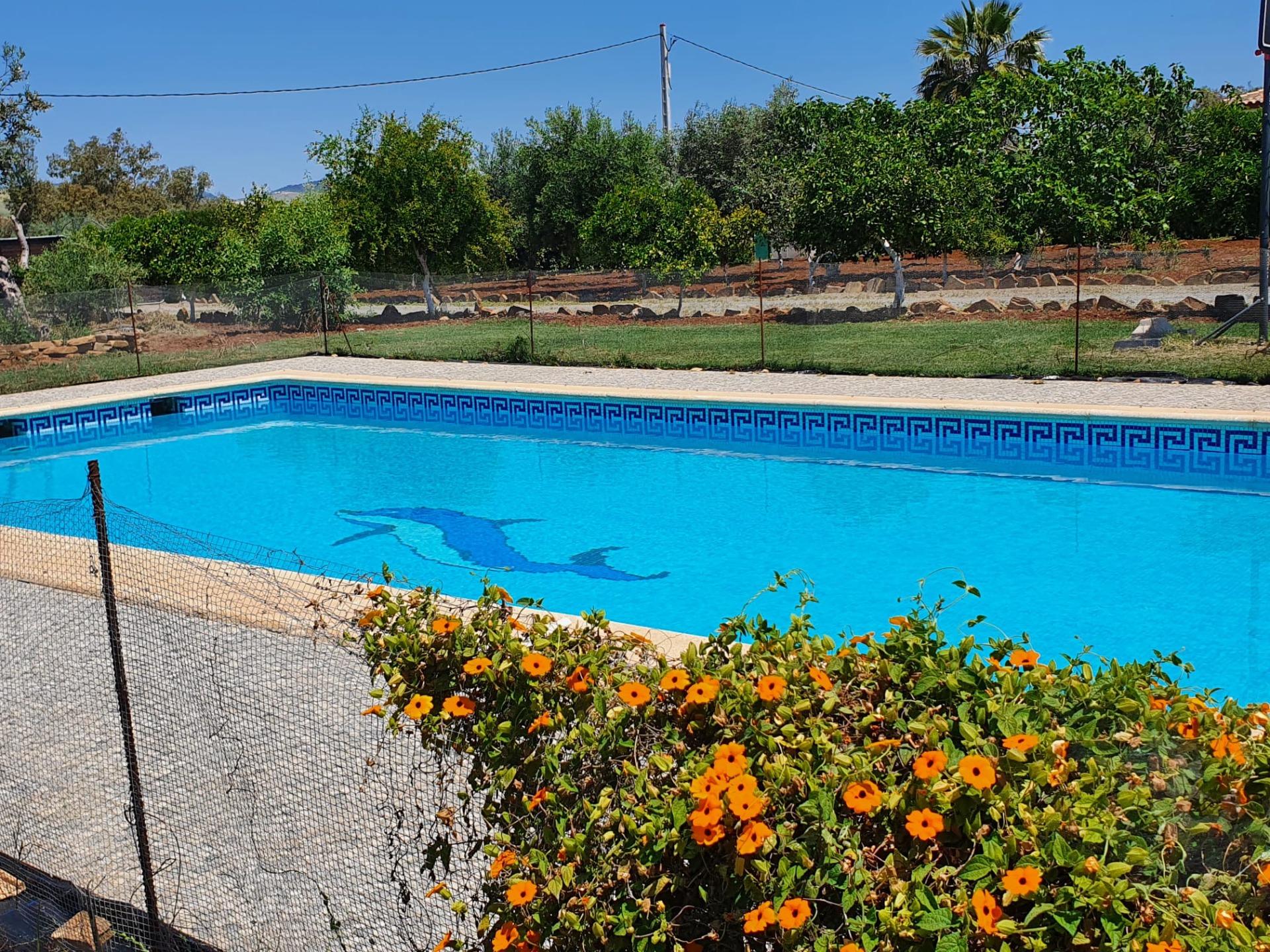 Encantadora Casa con Piscina cerca de puerto serrano - ¡Listo para Entrar a Vivir!