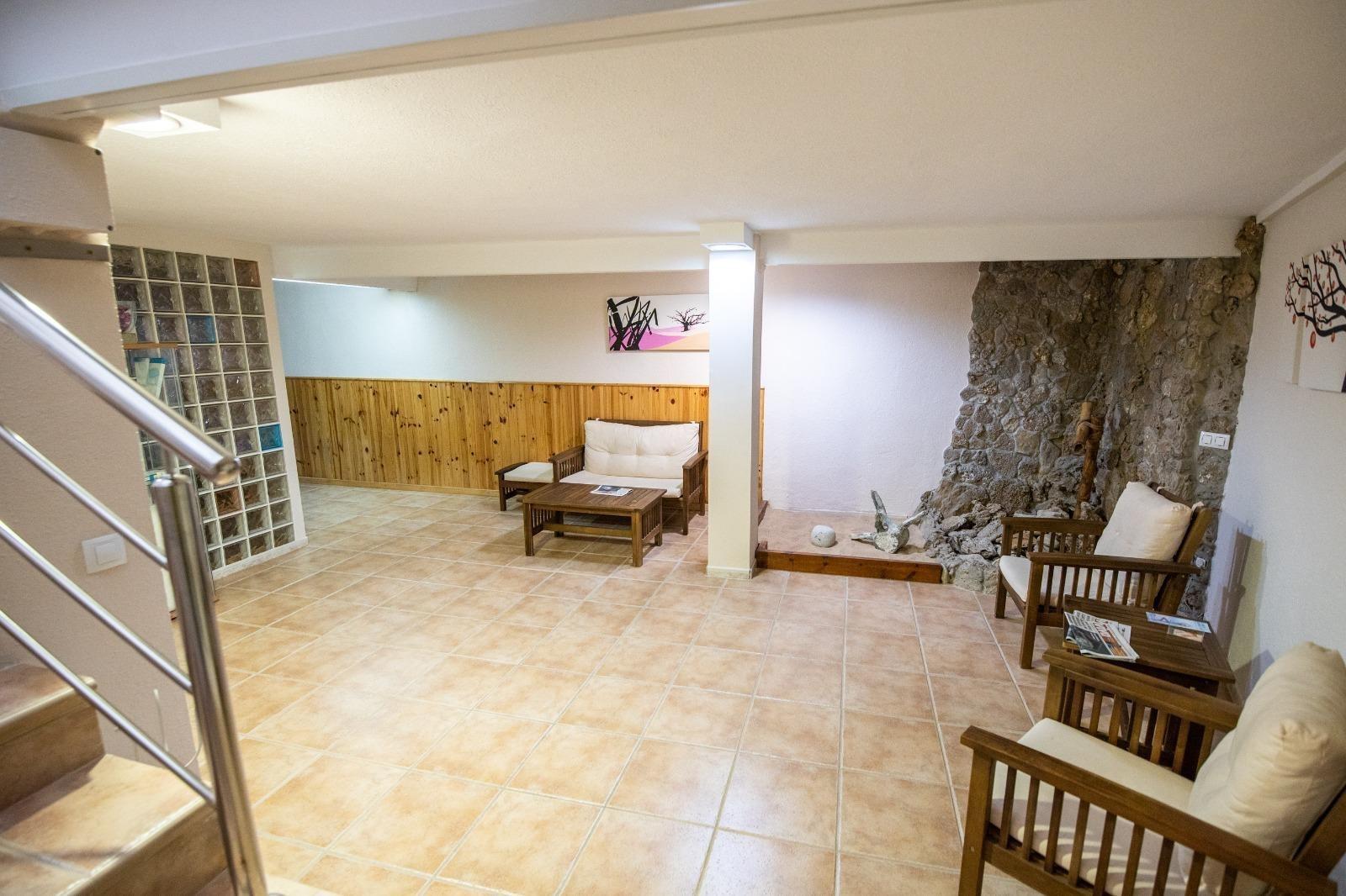 ESPACIO ADAPTABLE IDEAL PARA MULTIPLES PROYECTOS EN BARRIADA ESPAÑA