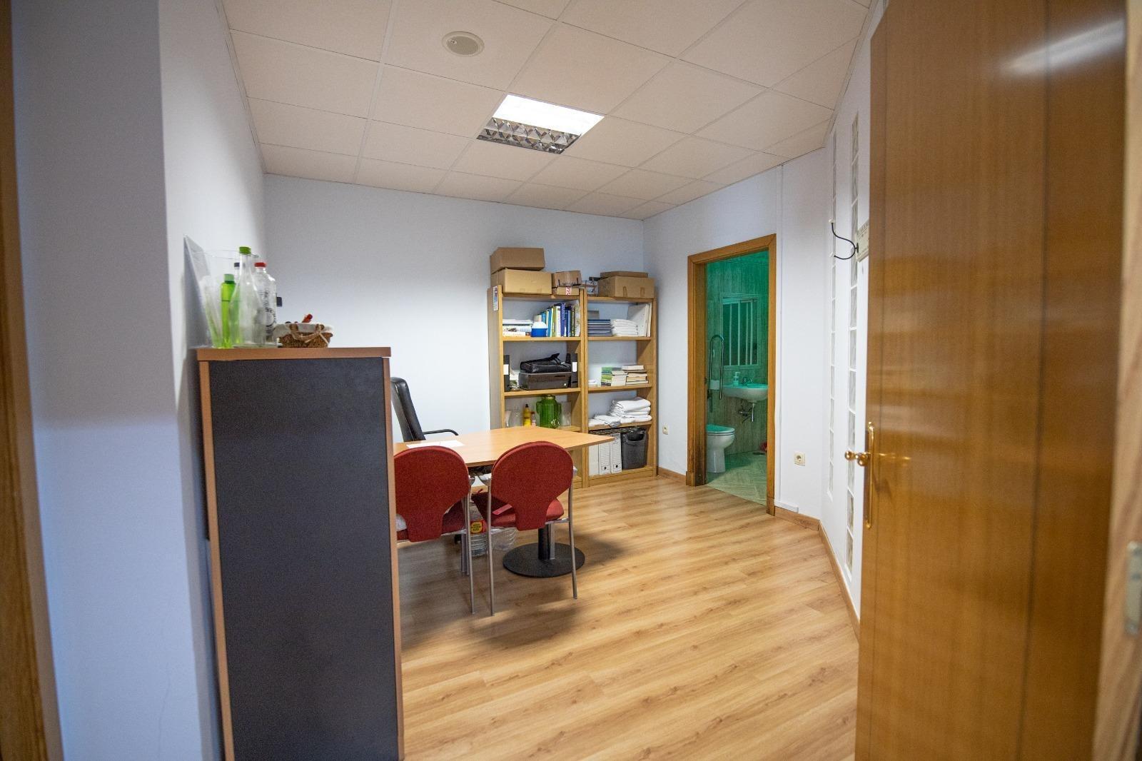 ESPACIO ADAPTABLE IDEAL PARA MULTIPLES PROYECTOS EN BARRIADA ESPAÑA