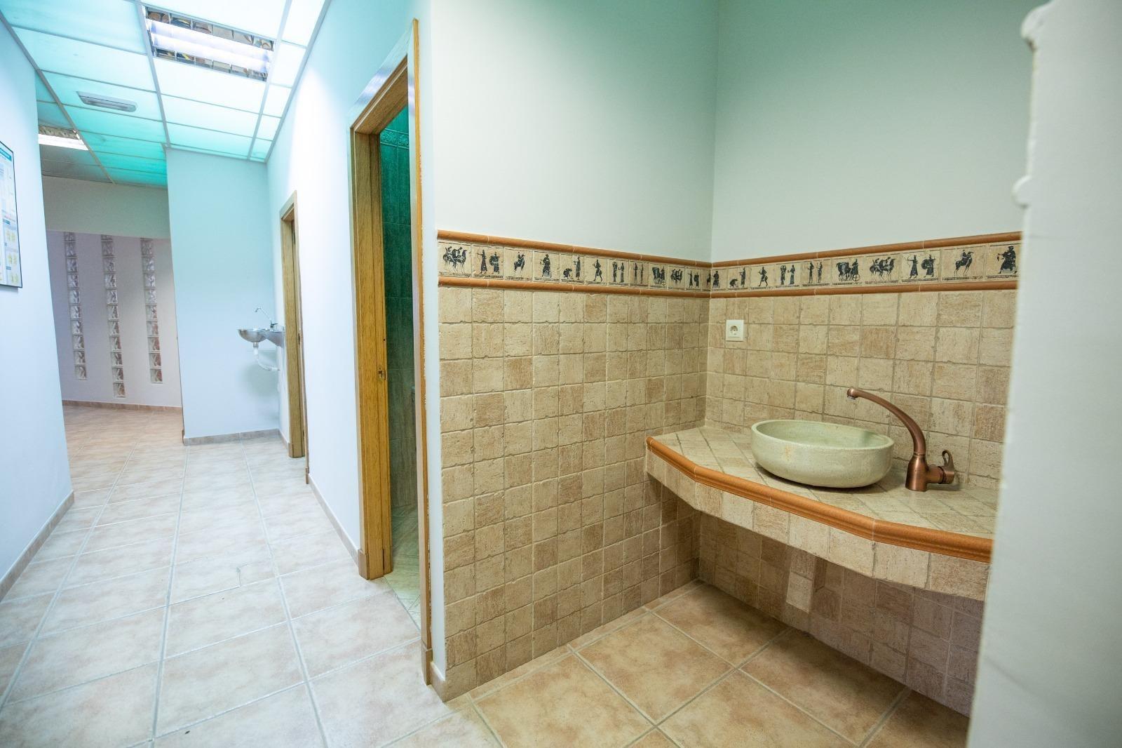 ESPACIO ADAPTABLE IDEAL PARA MULTIPLES PROYECTOS EN BARRIADA ESPAÑA