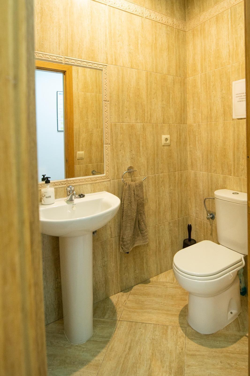 ESPACIO ADAPTABLE IDEAL PARA MULTIPLES PROYECTOS EN BARRIADA ESPAÑA