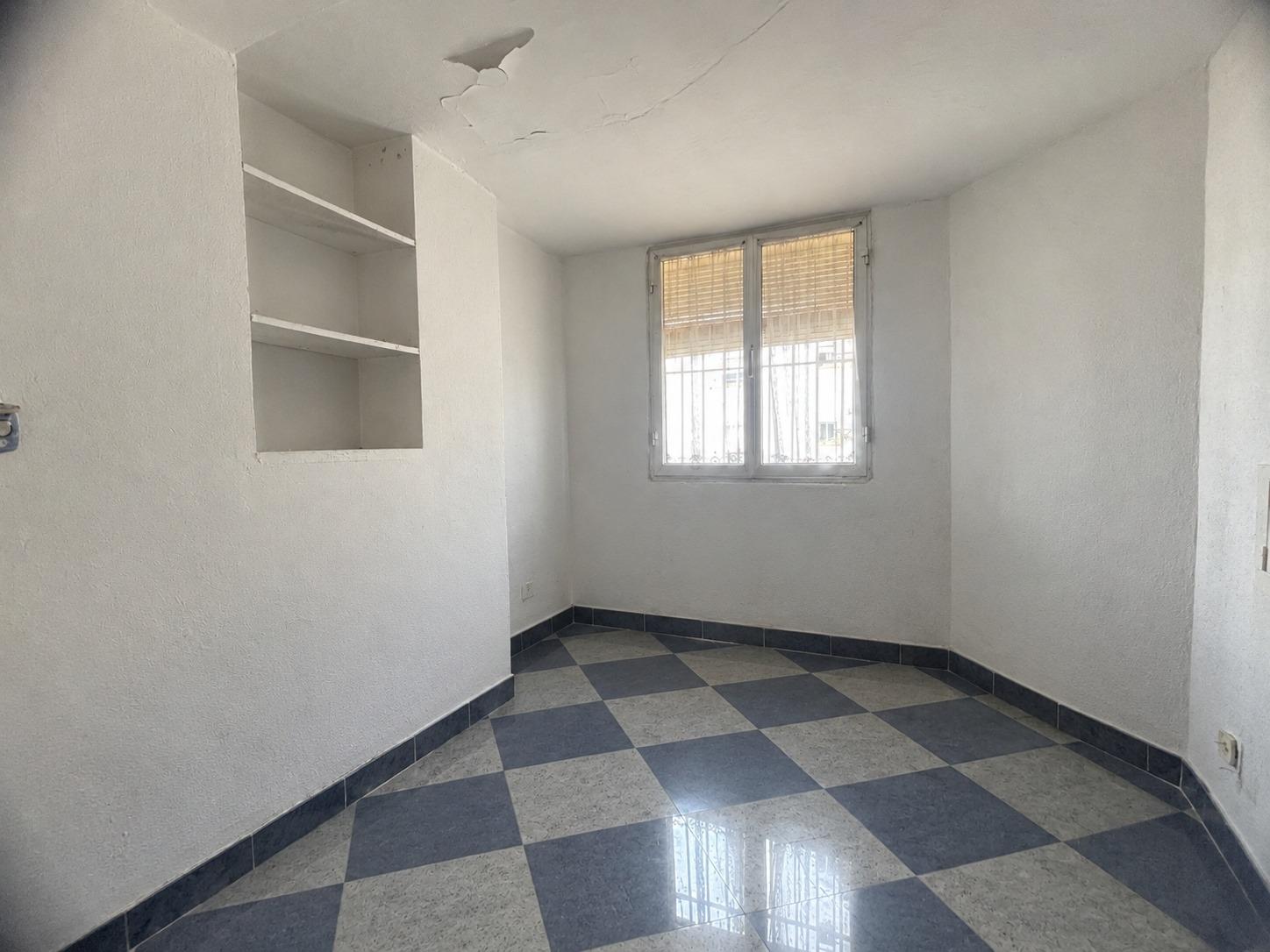 PISO PARA REFORMAR EN LA CORONACIÓN, ZONA OESTE DE JEREZ. ¡EDIFICIO CON ASCENSOR!